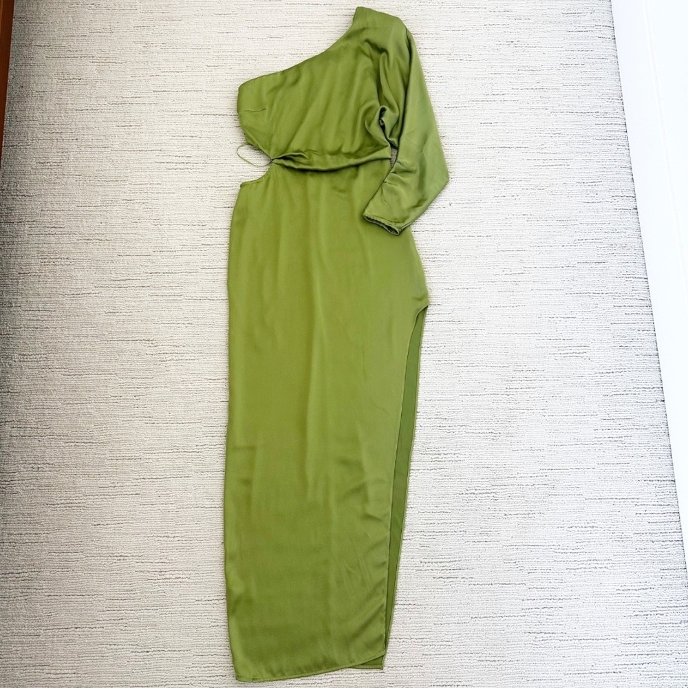 ASTR THE LABEL Amari Women’s M Green Maxi Dress Satin One-Shoulder Cut-Out Satin - Picture 15 of 15